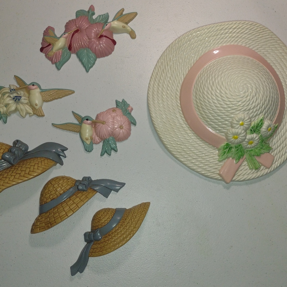 Decorative Wall Plaques with Hat and Birds